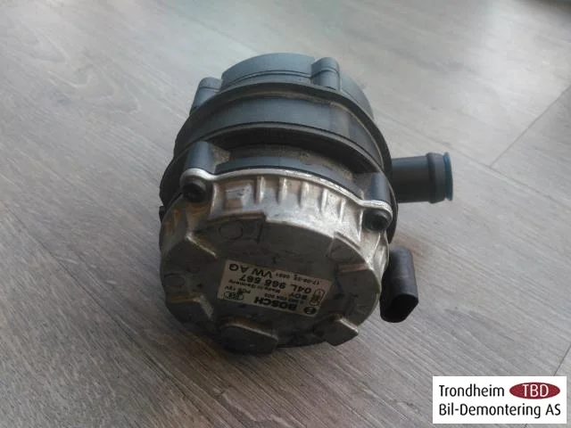 Volkswagen GOLF, E-GOLF VII 2013-20 Circulation pump view 2