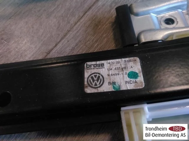 Volkswagen UP!, E-UP! Macara geam electrică, completă vedere 3