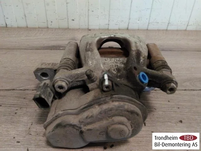 Nissan LEAF 2017-24 Rear right brake caliper view 2