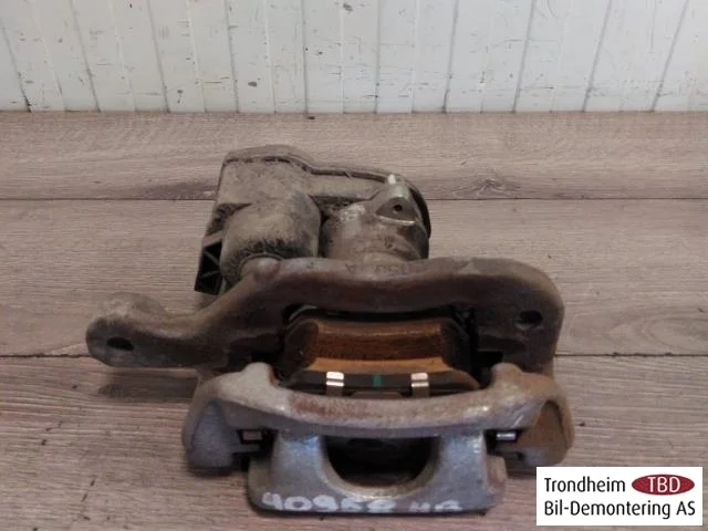 Nissan LEAF 2017-24 Rear right brake caliper view 3