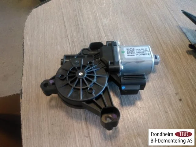 Ford MUSTANG MACH-E 2021- Ablakemelő motor