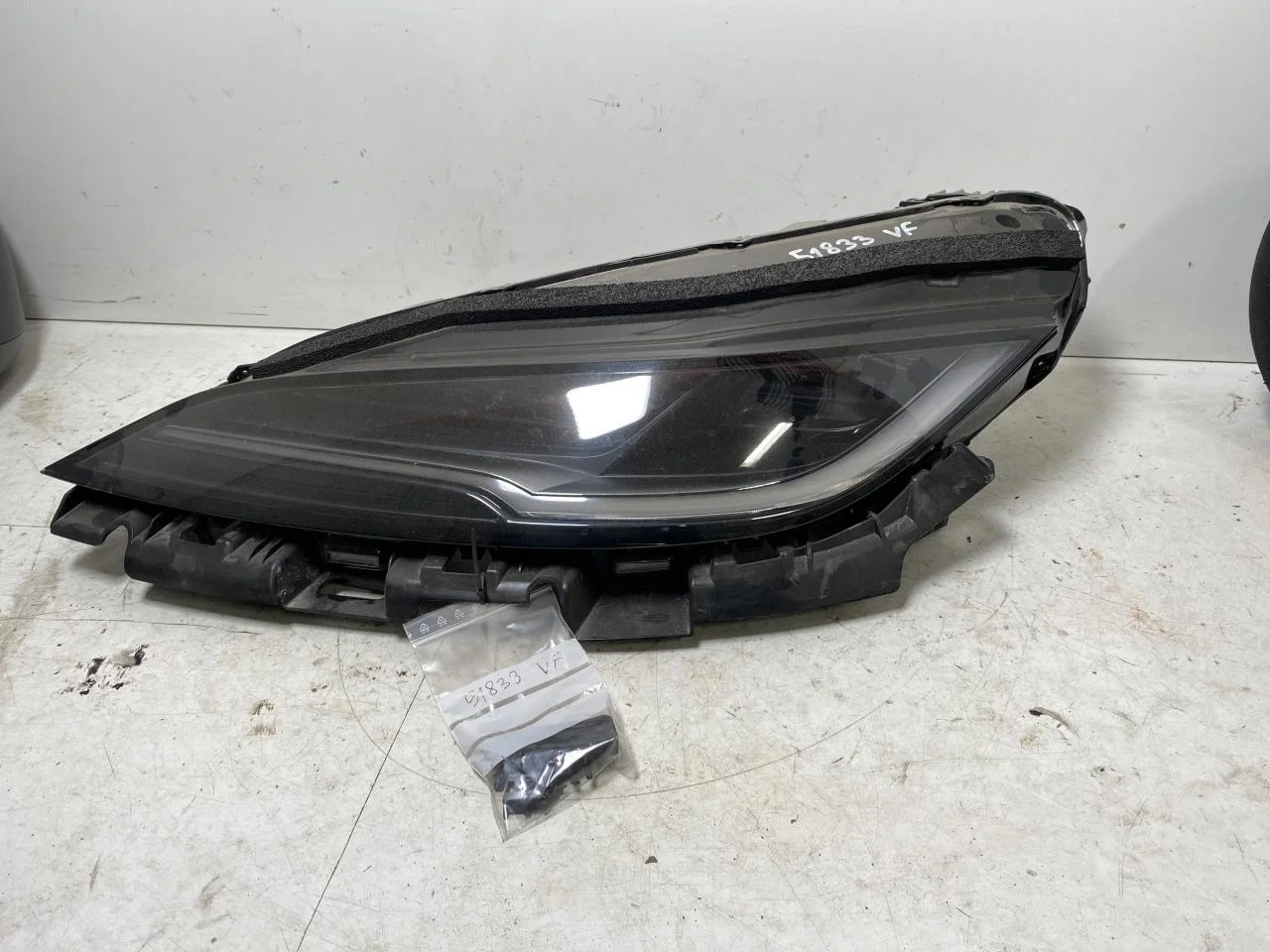 Tesla MODEL 3 2024- Fényszóró, bal