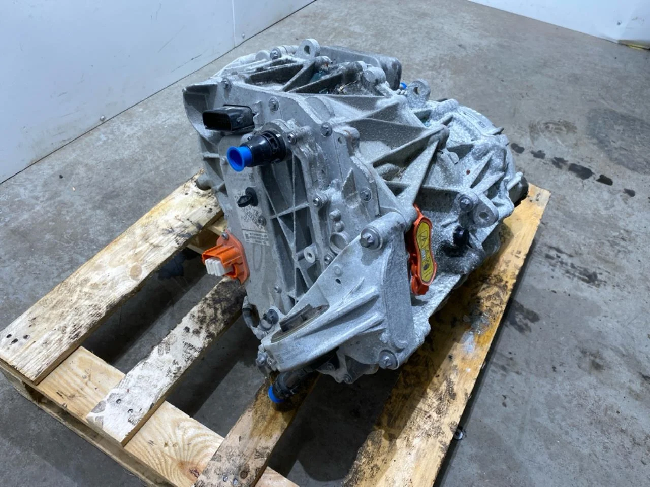 Tesla MODEL 3 2024- Front electric motor view 3