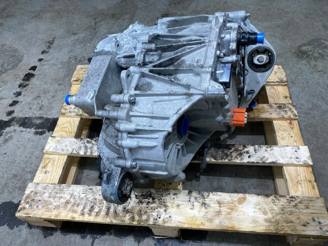 Tesla MODEL 3 2024- Front electric motor view 4