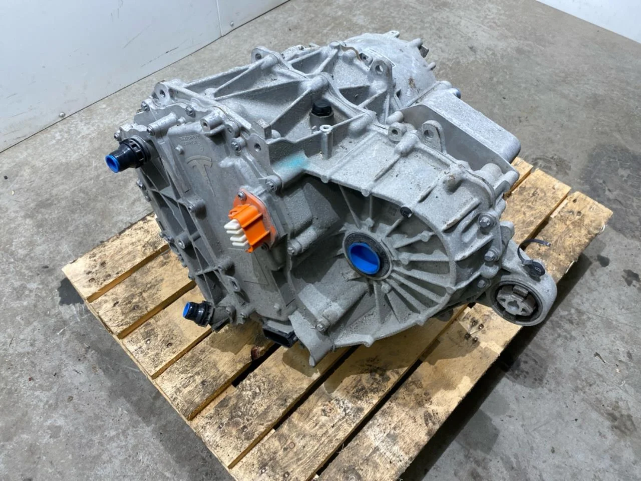Tesla MODEL 3 2024- Motor electric spate vedere 2