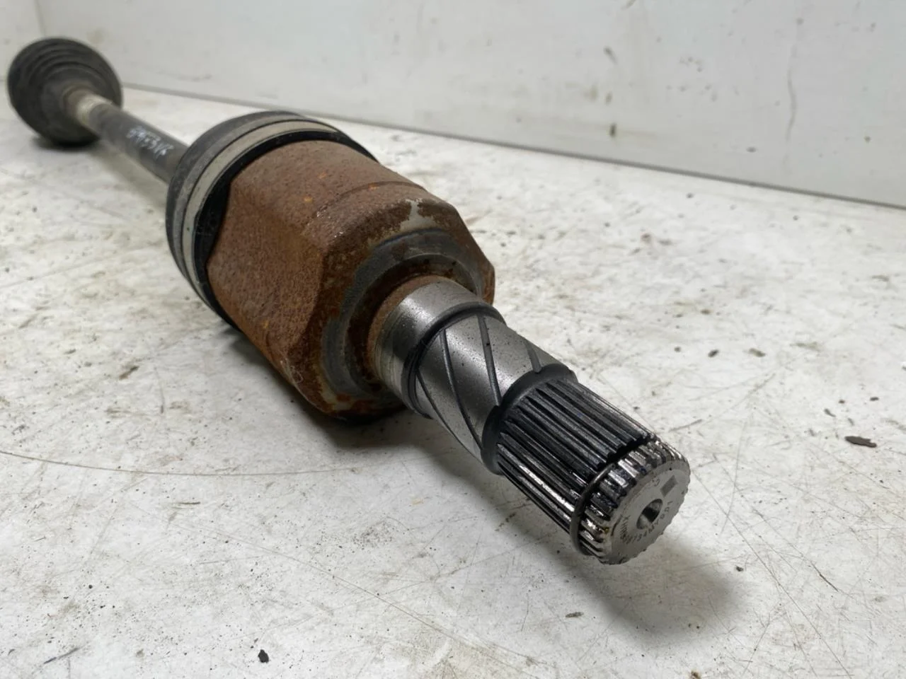 Tesla MODEL 3 2024- Front left driveshaft view 3