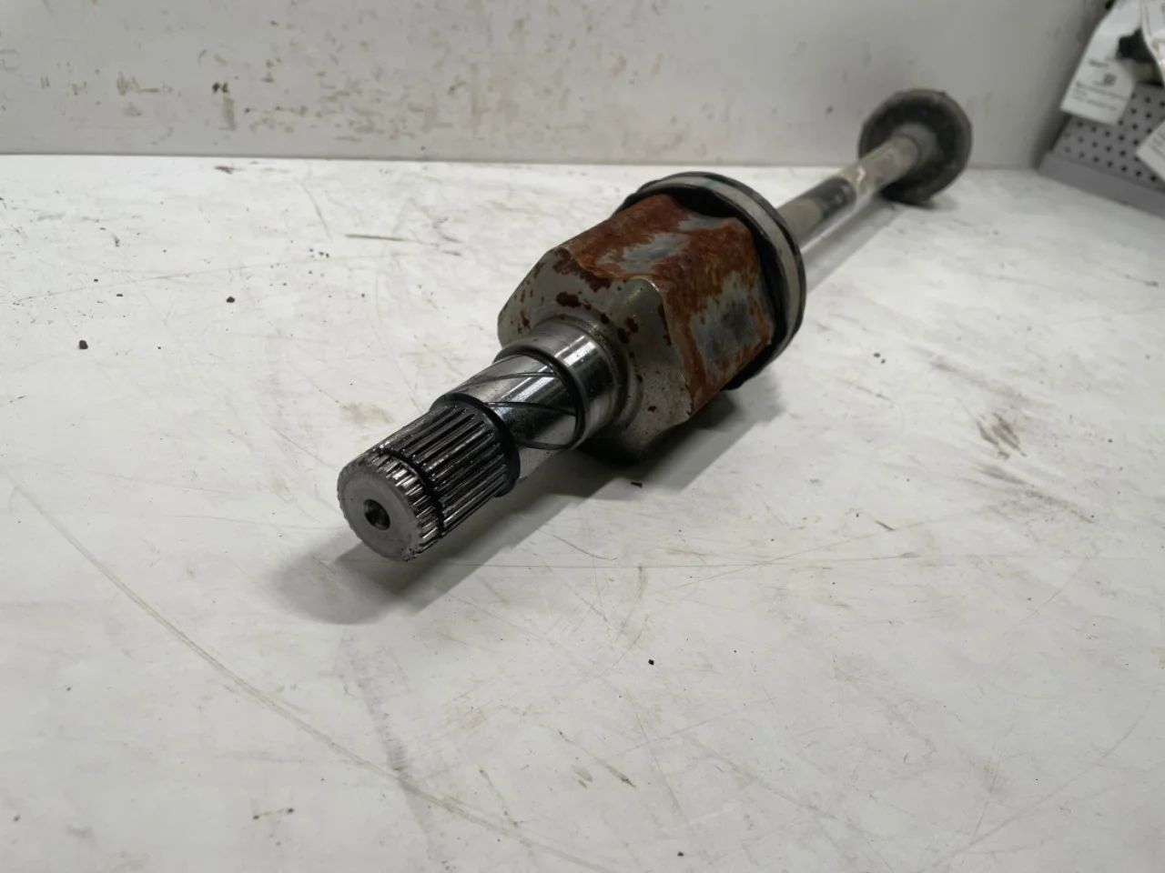 Tesla MODEL 3 2024- Rear left driveshaft view 3