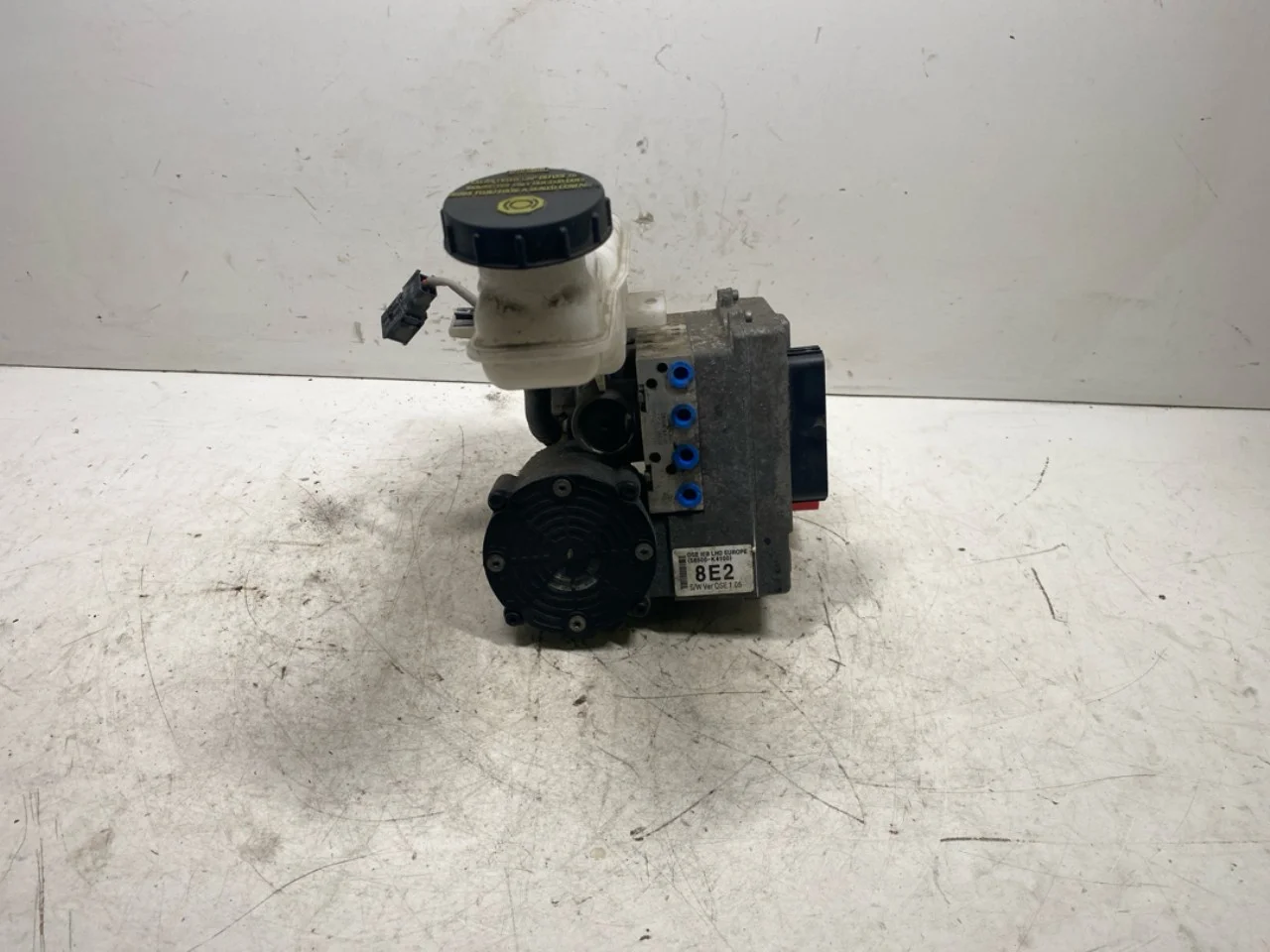 Hyundai KONA / ELECTRIC 2018-23 ABS hydraulic unit view 3