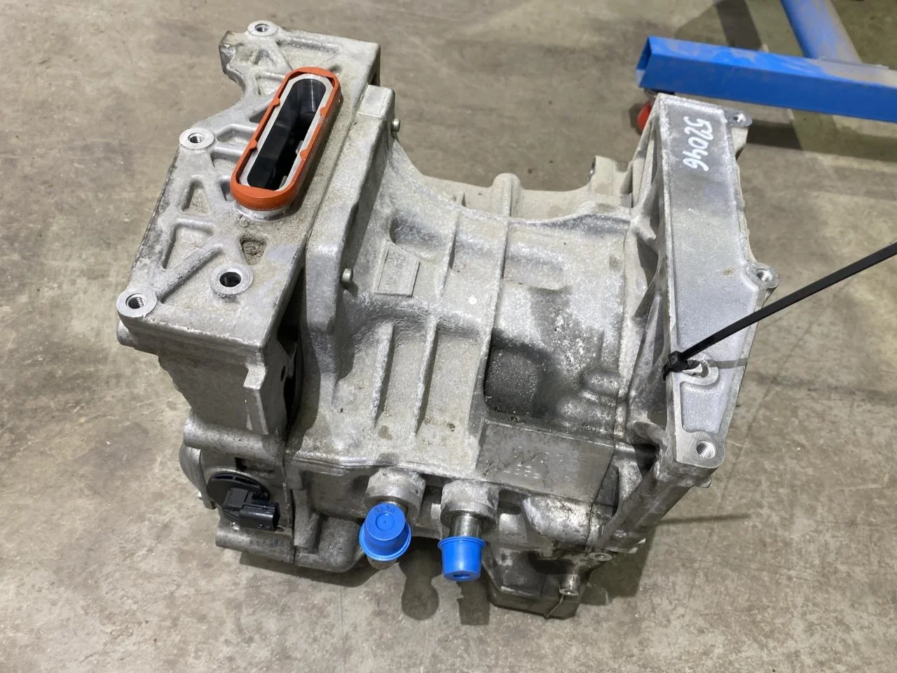 Nissan LEAF 2017-24 Motor electric față vedere 2