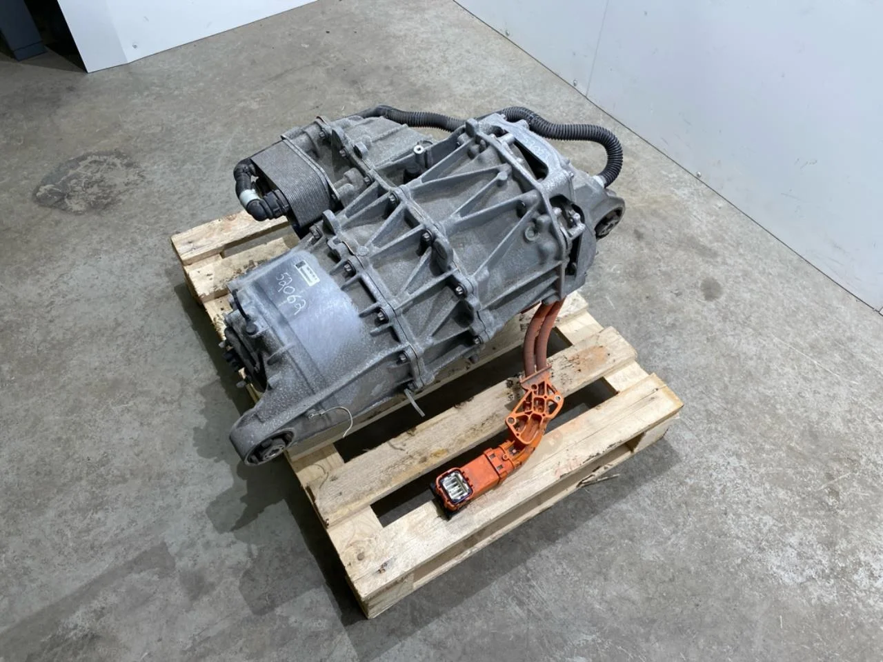 Tesla MODEL Y 2021- Elektromos motor, hátsó nézet 2