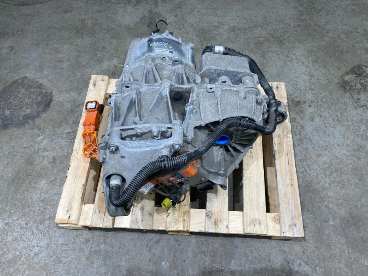 Tesla MODEL Y 2021- Elektromos motor, hátsó nézet 4