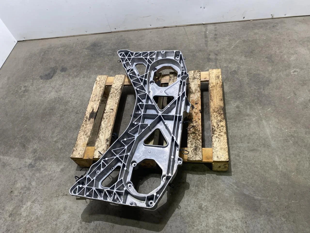 Volvo XC40/RECHARGE 2018- Engine mount, steel / aluminum