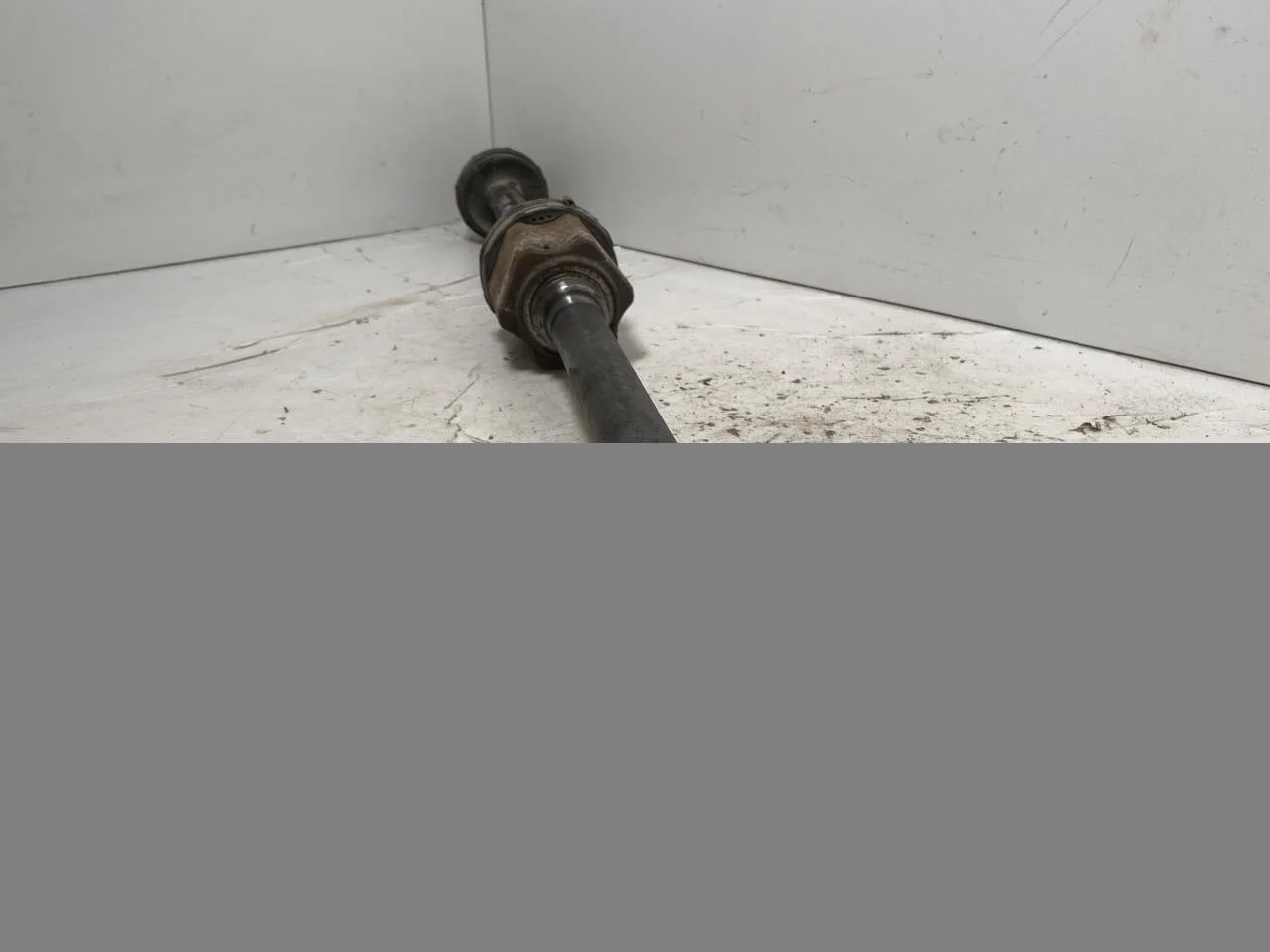 Volvo XC40/RECHARGE 2018- Rear right driveshaft view 3