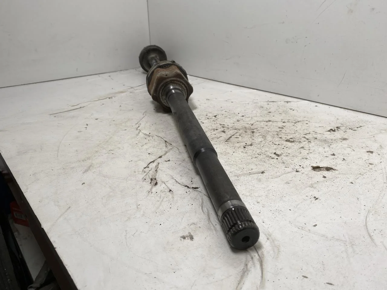 Volvo XC40/RECHARGE 2018- Rear right driveshaft view 4