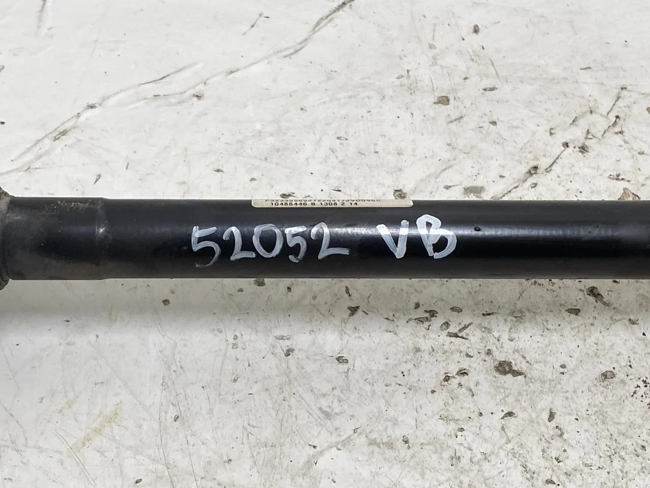 Volvo XC40/RECHARGE 2018- Rear left driveshaft view 2