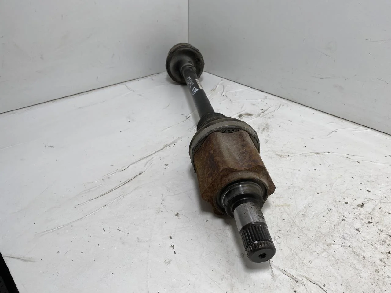 Volvo XC40/RECHARGE 2018- Rear left driveshaft view 3