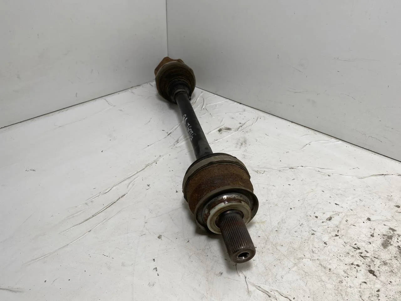 Volvo XC40/RECHARGE 2018- Rear left driveshaft view 4