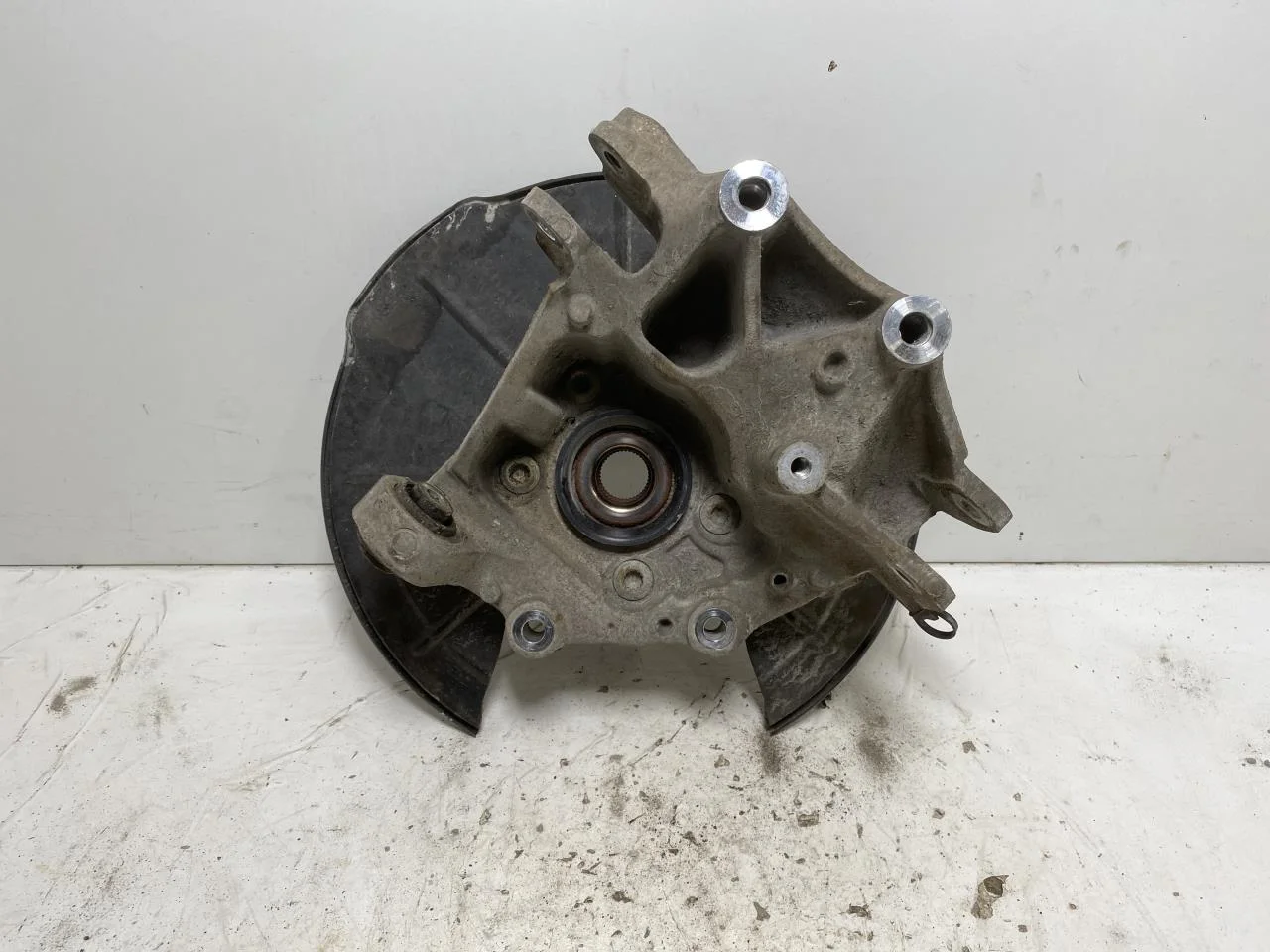 Volvo XC40/RECHARGE 2018- Stub axle carrier, right rear view 2