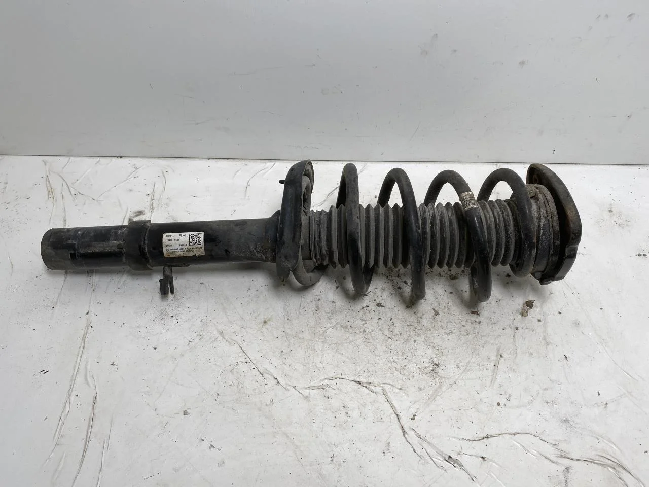 Volvo XC40/RECHARGE 2018- Strut assembly, front right view 3
