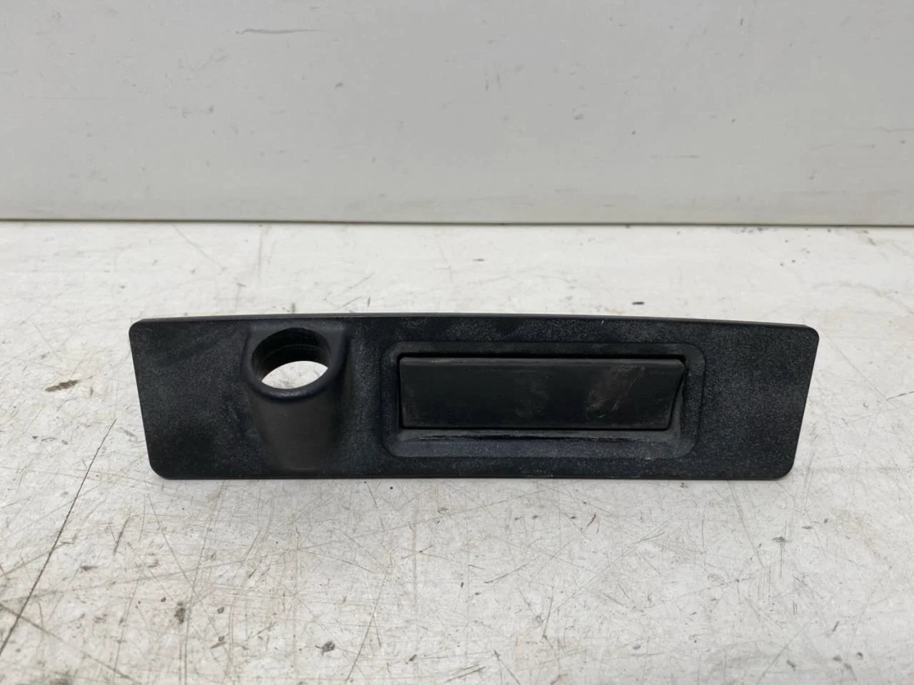 Tesla MODEL Y 2021- Csomagtérajtó kapcsoló