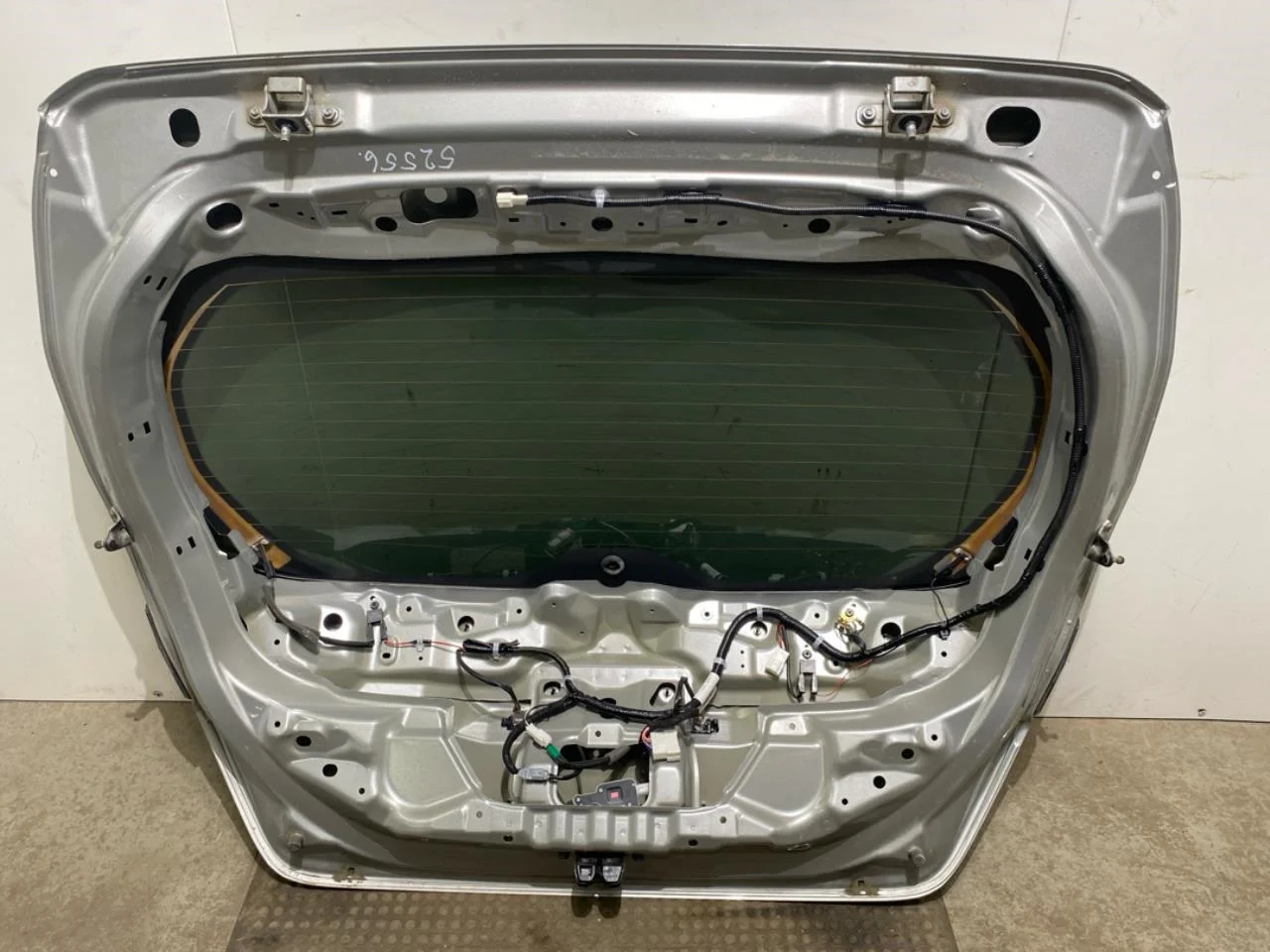 Nissan LEAF 2017-24 Tailgate, estate view 2