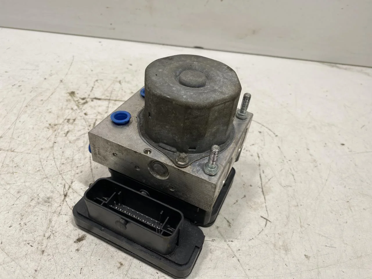 Nissan E-NV200 / EVALIA ABS hydraulic unit view 2