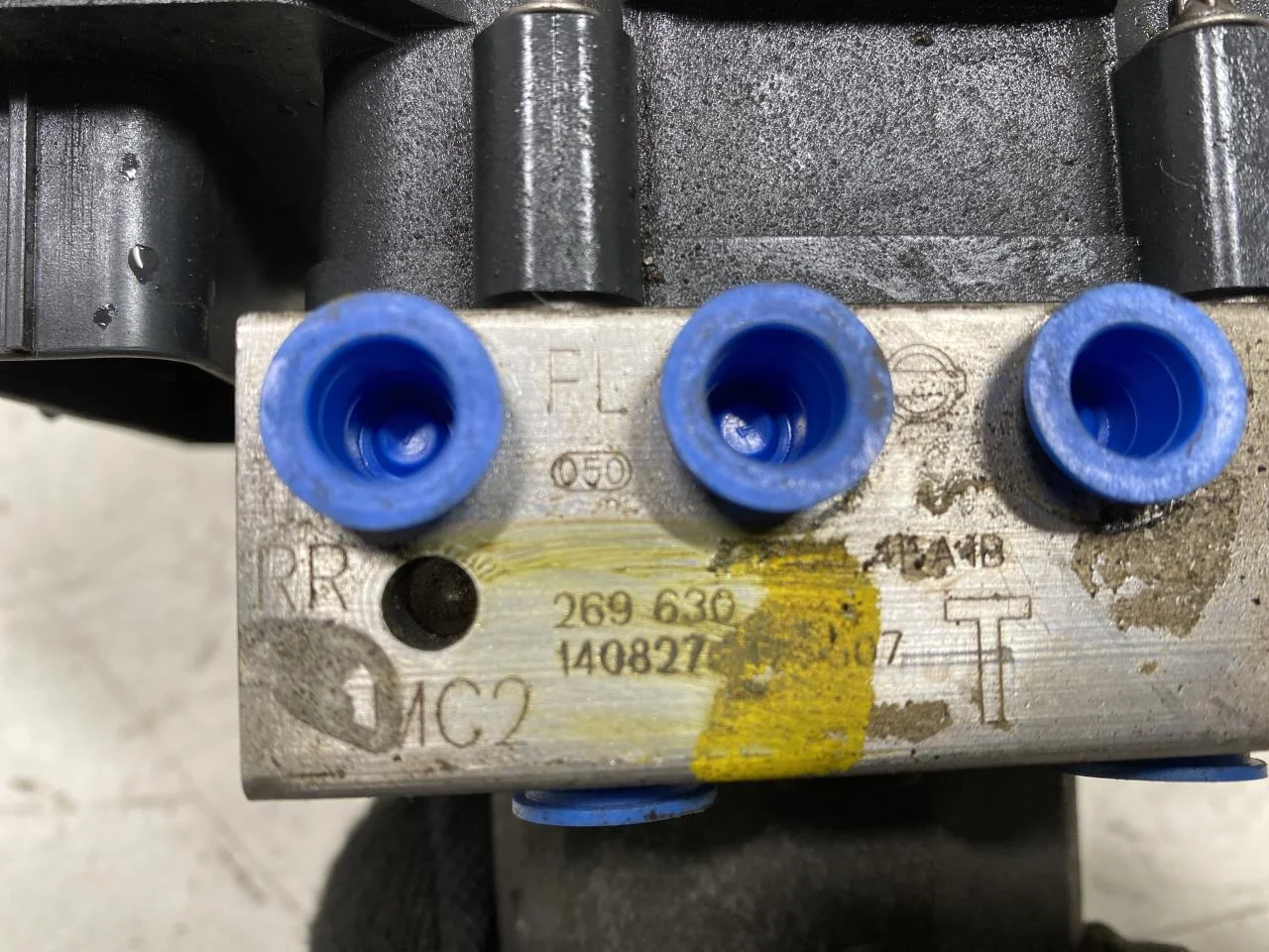 Nissan E-NV200 / EVALIA ABS hydraulic unit view 4