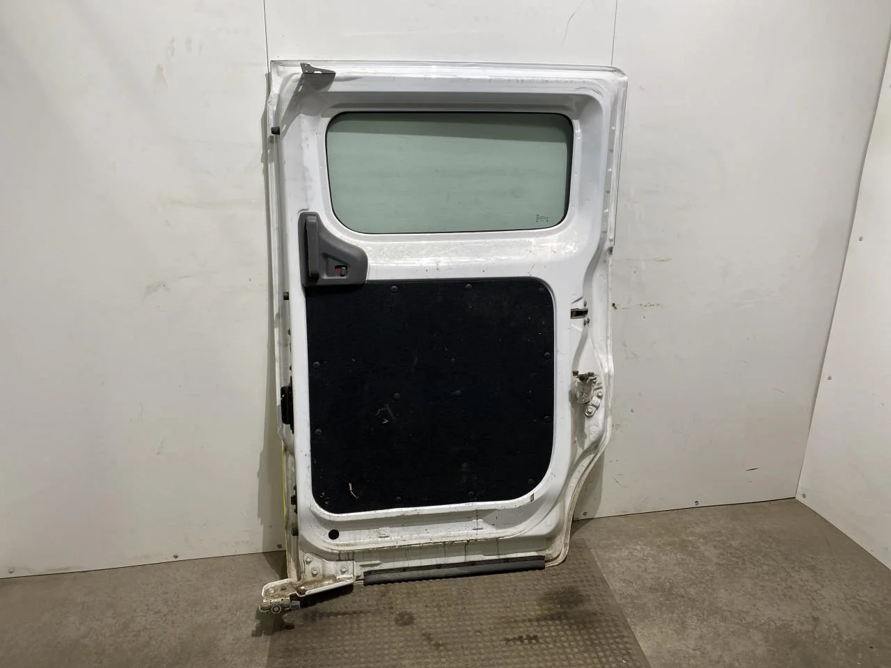 Nissan E-NV200 / EVALIA Right sliding door view 3