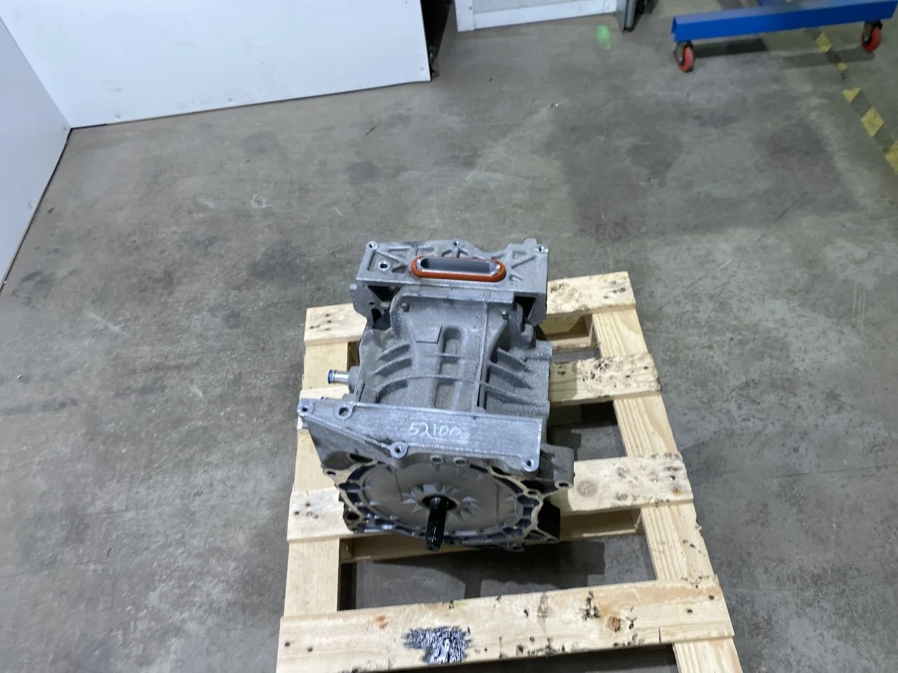 Nissan E-NV200 / EVALIA Front electric motor view 2
