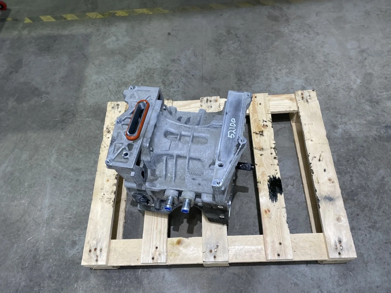 Nissan E-NV200 / EVALIA Front electric motor view 3