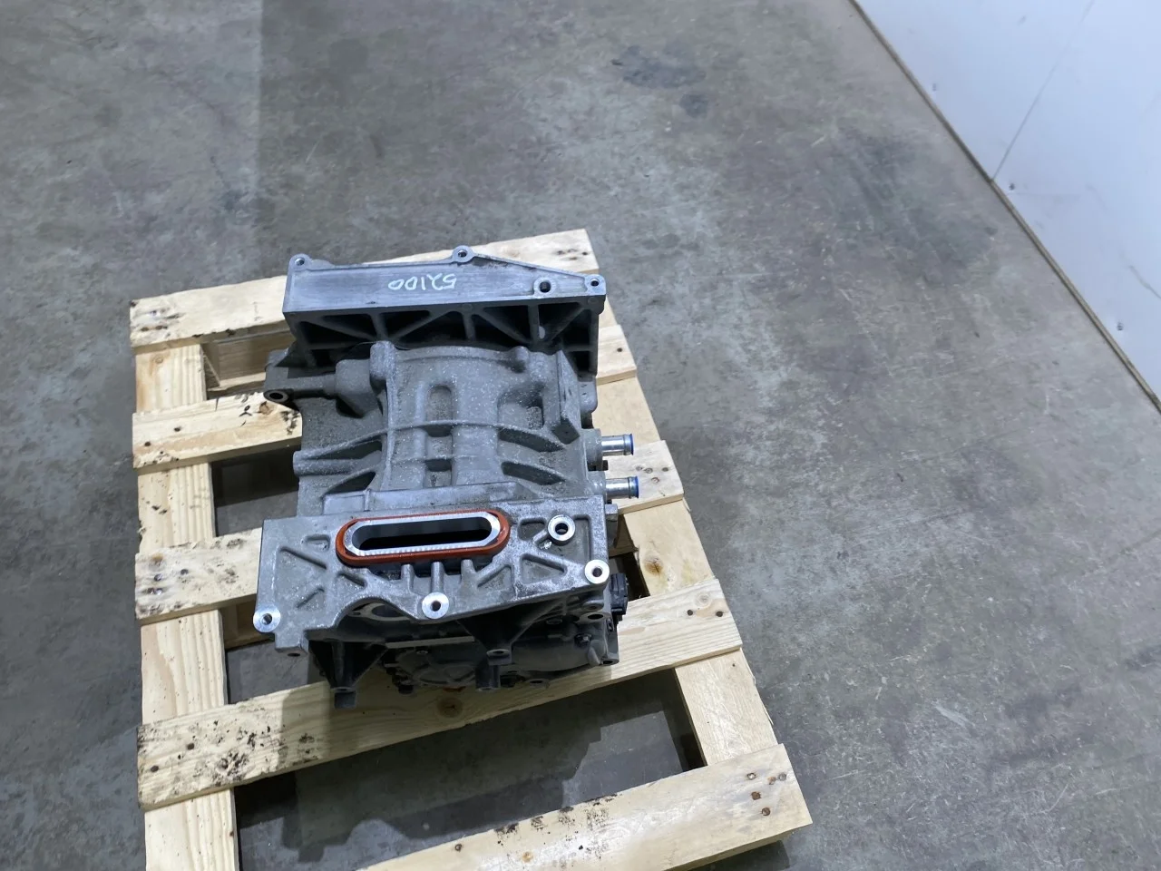 Nissan E-NV200 / EVALIA Front electric motor view 4