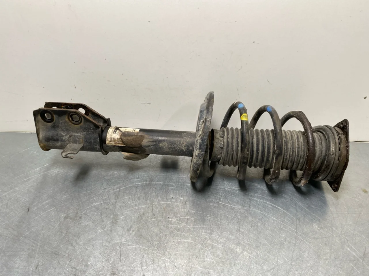 Peugeot 2008/E-2008 2020-> Amortizor tip McPherson, față stânga