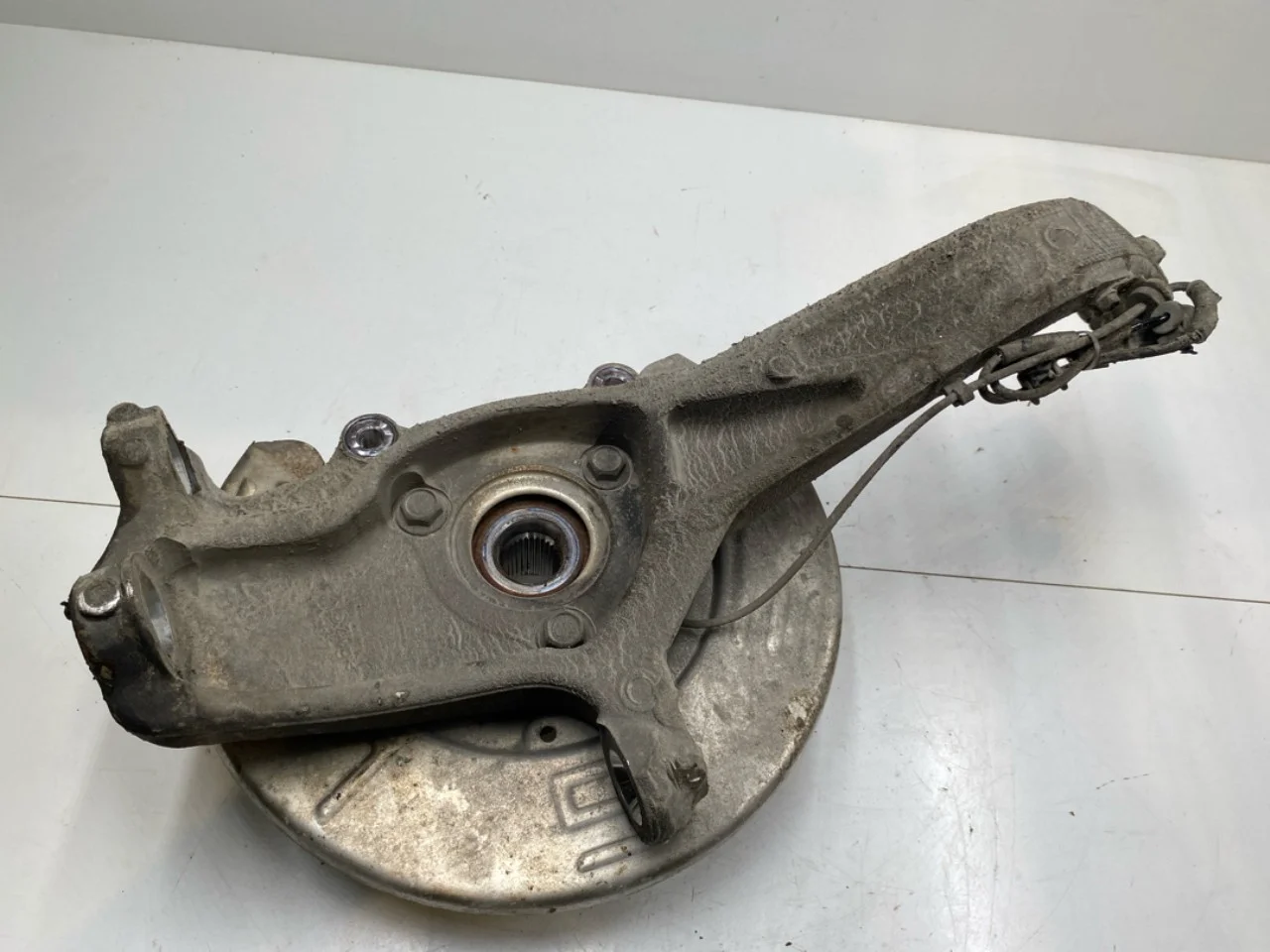Tesla MODEL 3 2017--> Stub axle carrier, left front view 2
