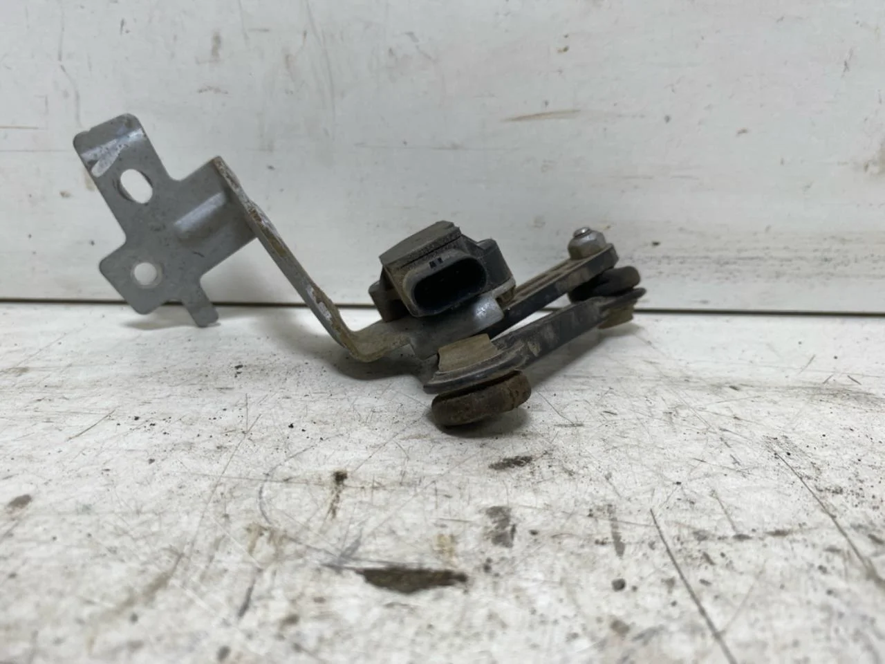 Mercedes EQA H243 2021- Senzor reglaj nivel / suspensie pneumatică