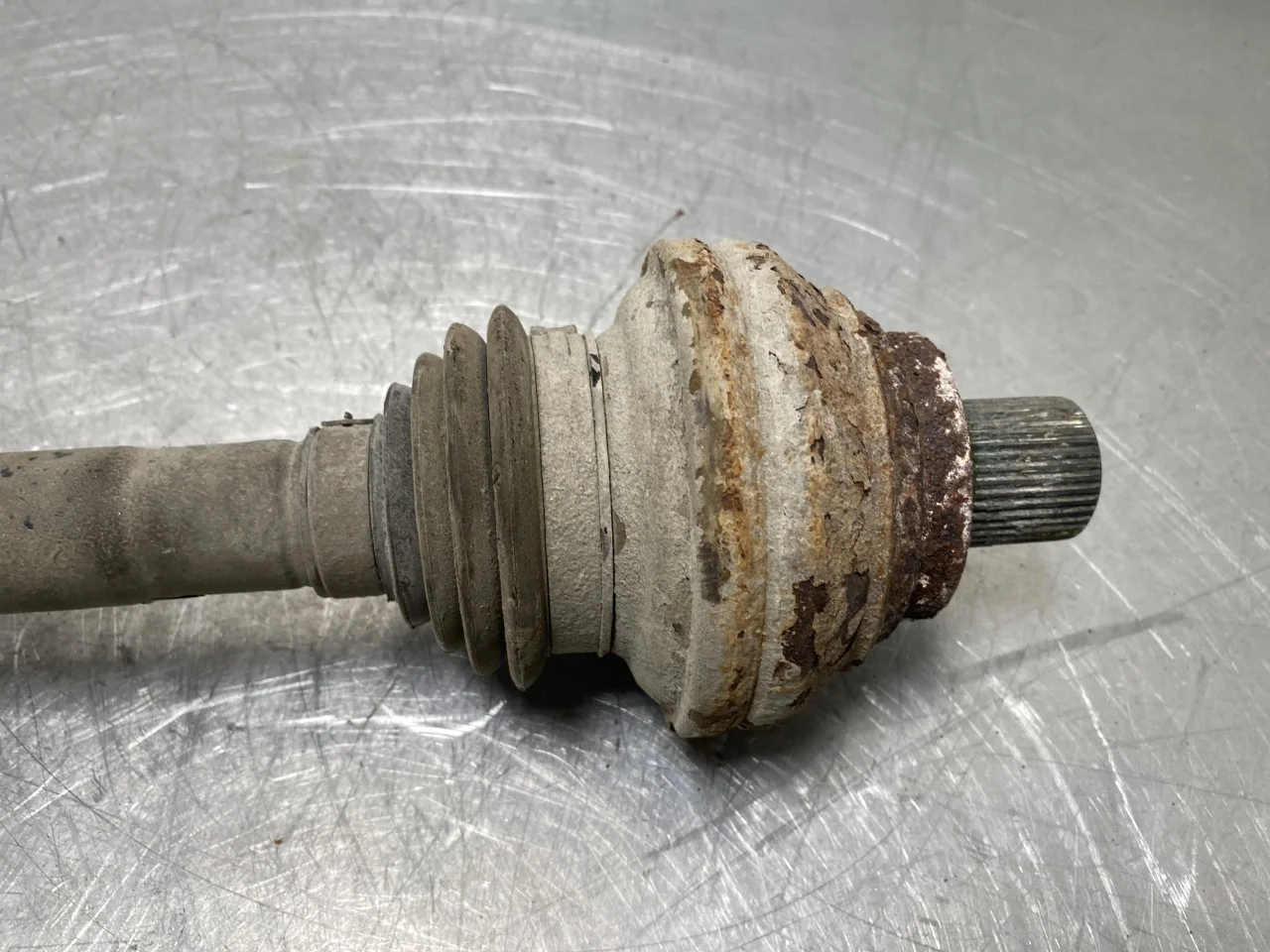 Volkswagen ID.4 2021- Rear right driveshaft view 2