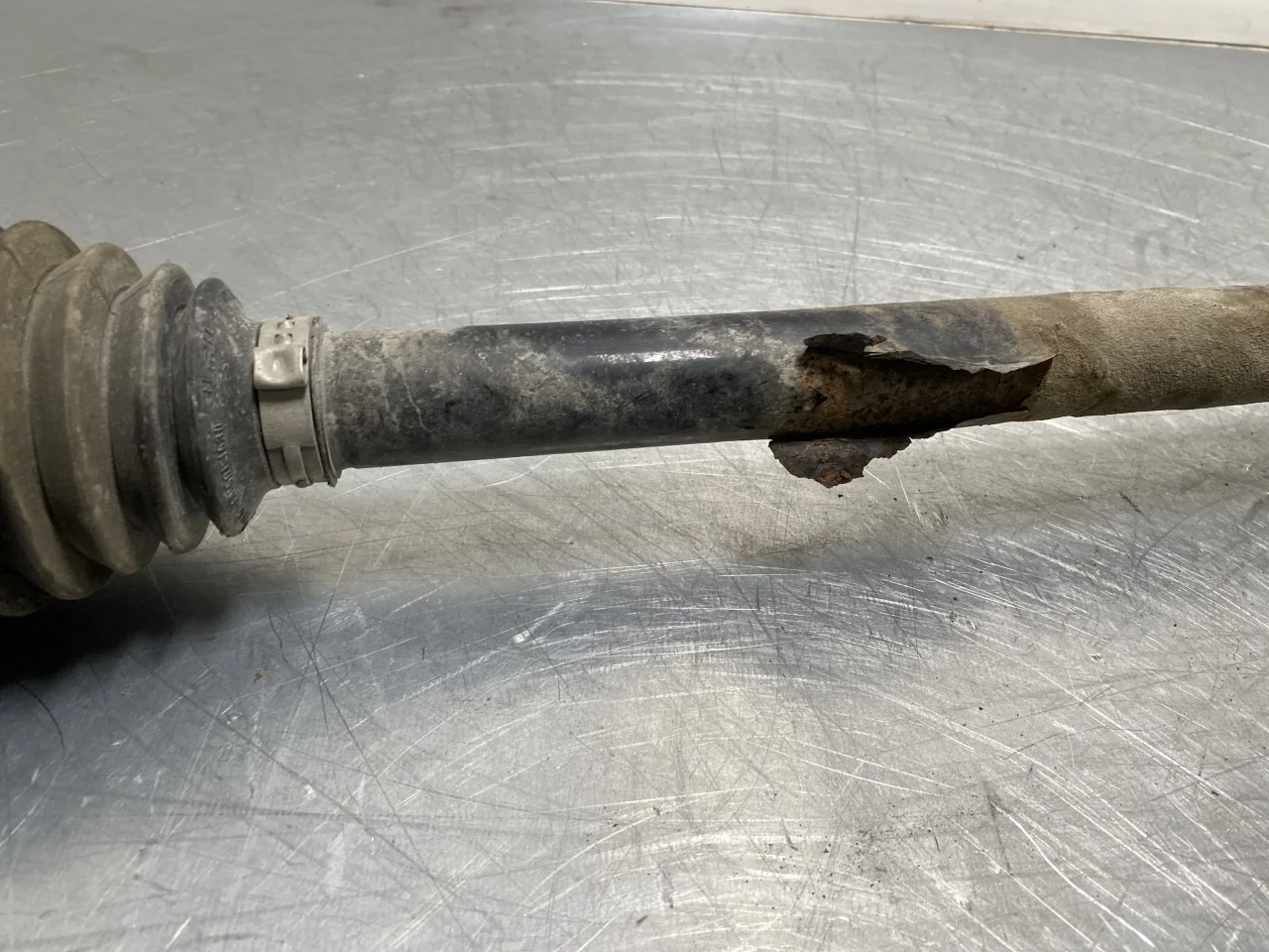 Volkswagen ID.4 2021- Rear right driveshaft view 3