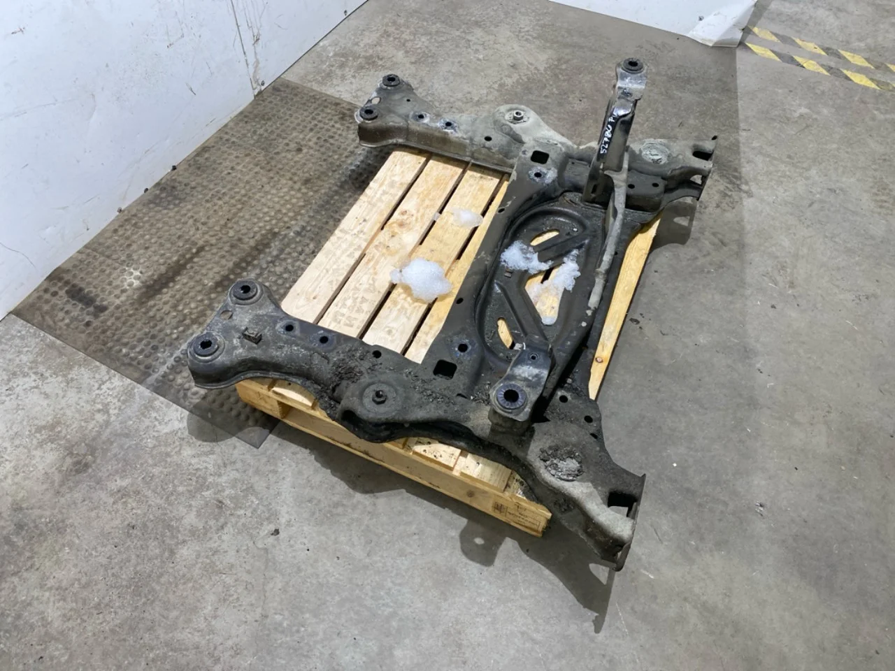 Volkswagen ID.4 2021- Front subframe view 2
