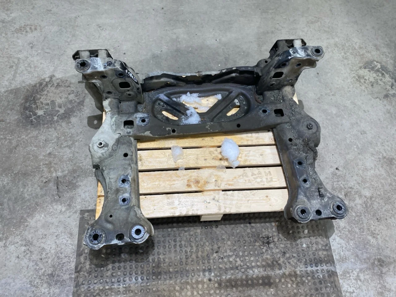 Volkswagen ID.4 2021- Front subframe view 4