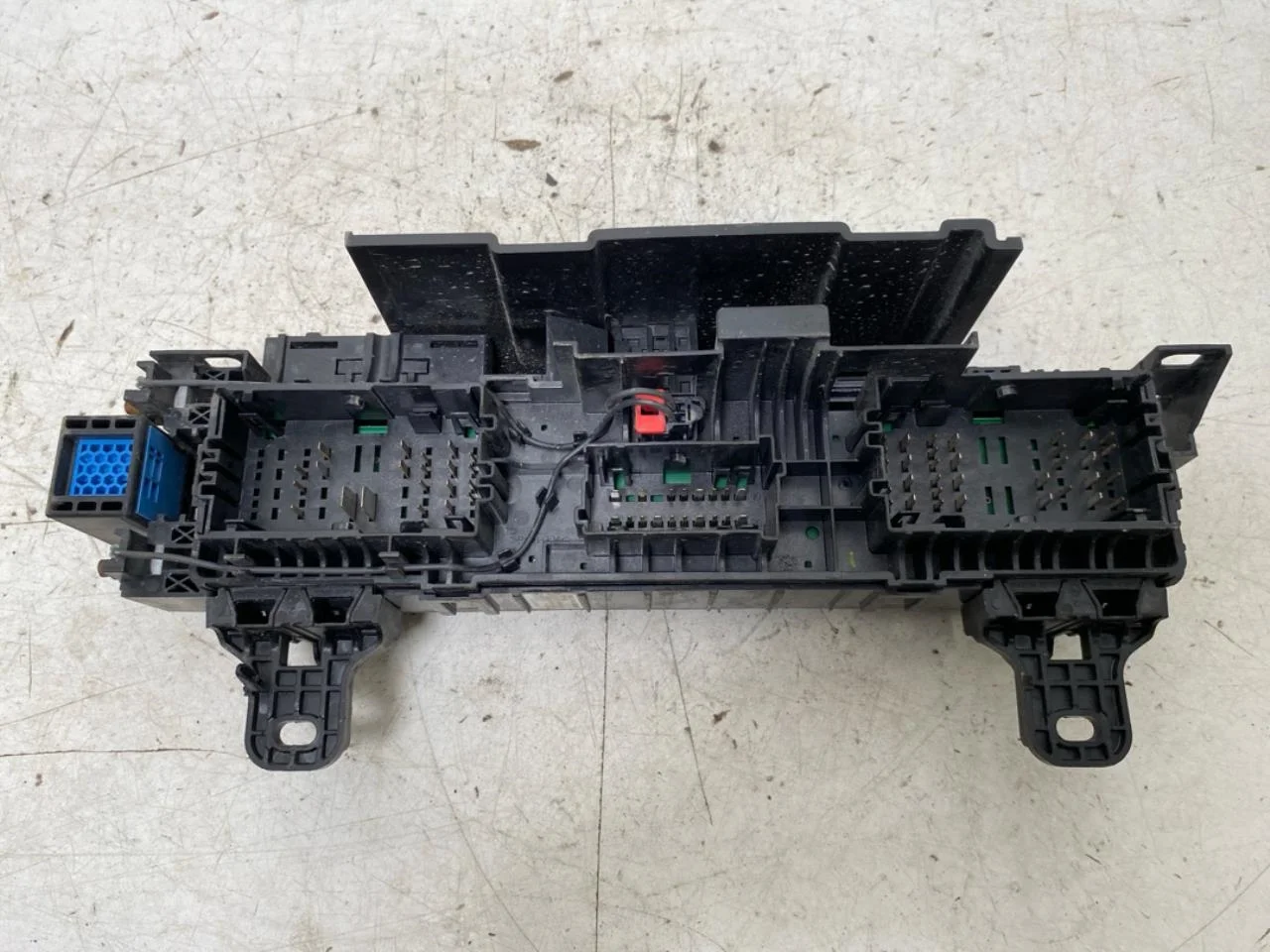 Tesla MODEL S 2013- Biztosítékdoboz / elektromos központ nézet 2