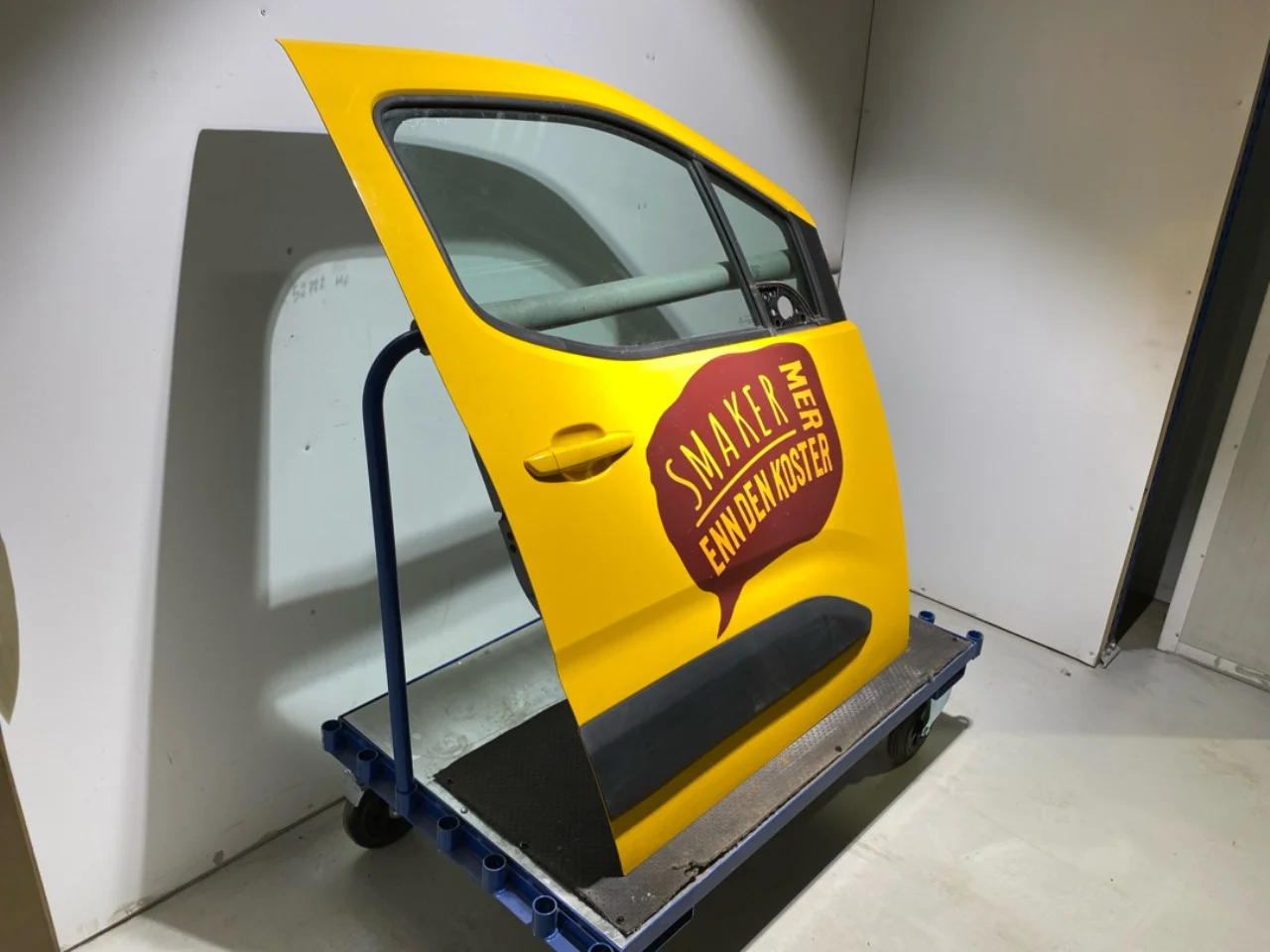 Opel / Vauxhall COMBO E 2019- Ajtó, 4 ajtós, első, jobb nézet 2