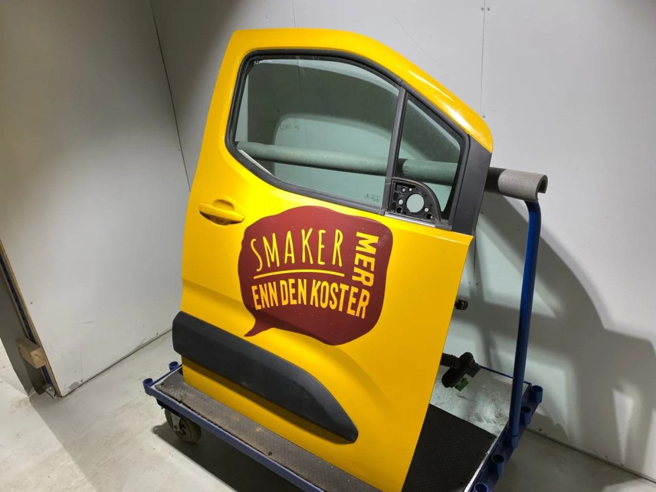 Opel / Vauxhall COMBO E 2019- Ajtó, 4 ajtós, első, jobb nézet 3