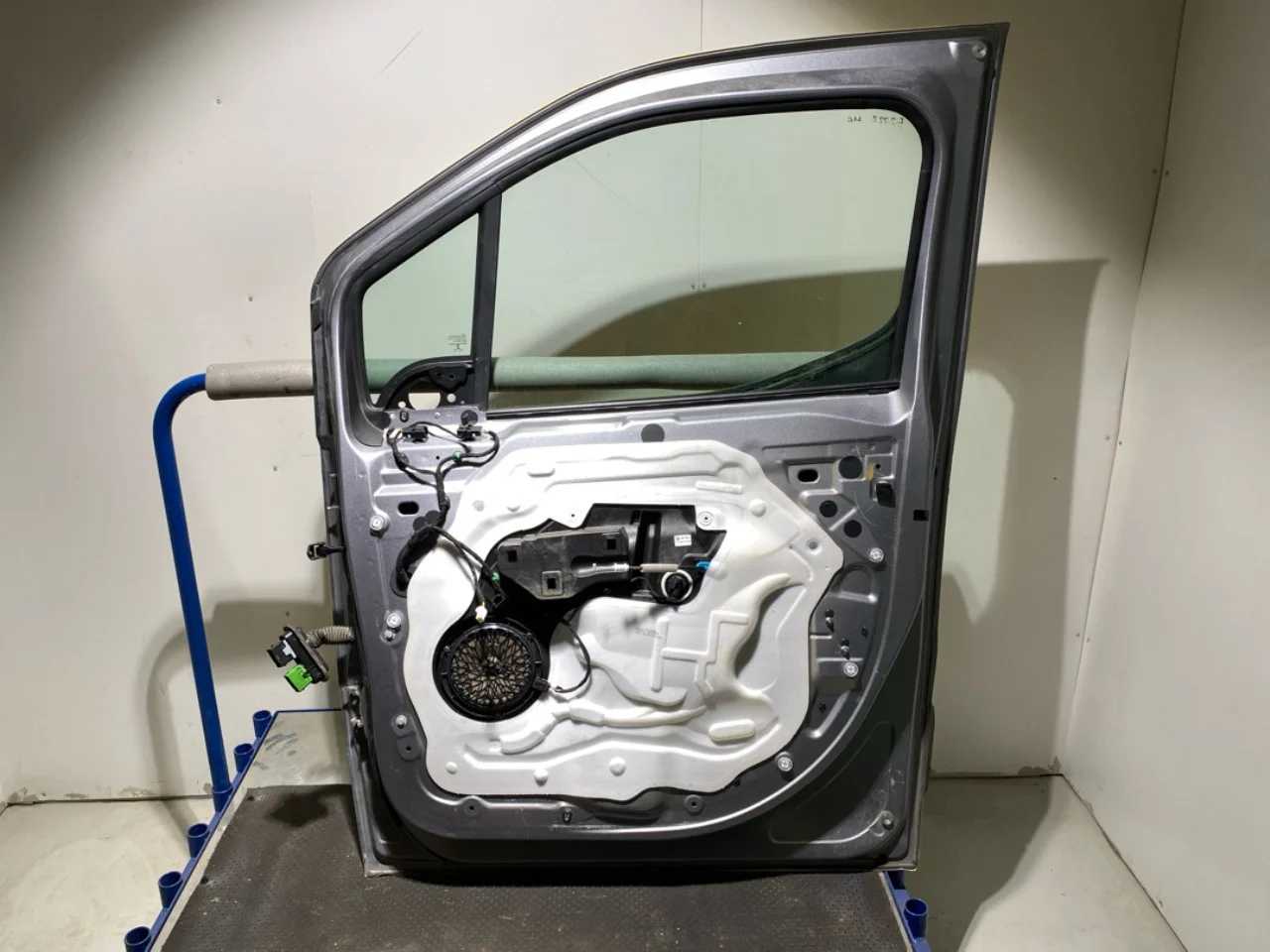 Opel / Vauxhall COMBO E 2019- Ajtó, 4 ajtós, első, jobb nézet 4