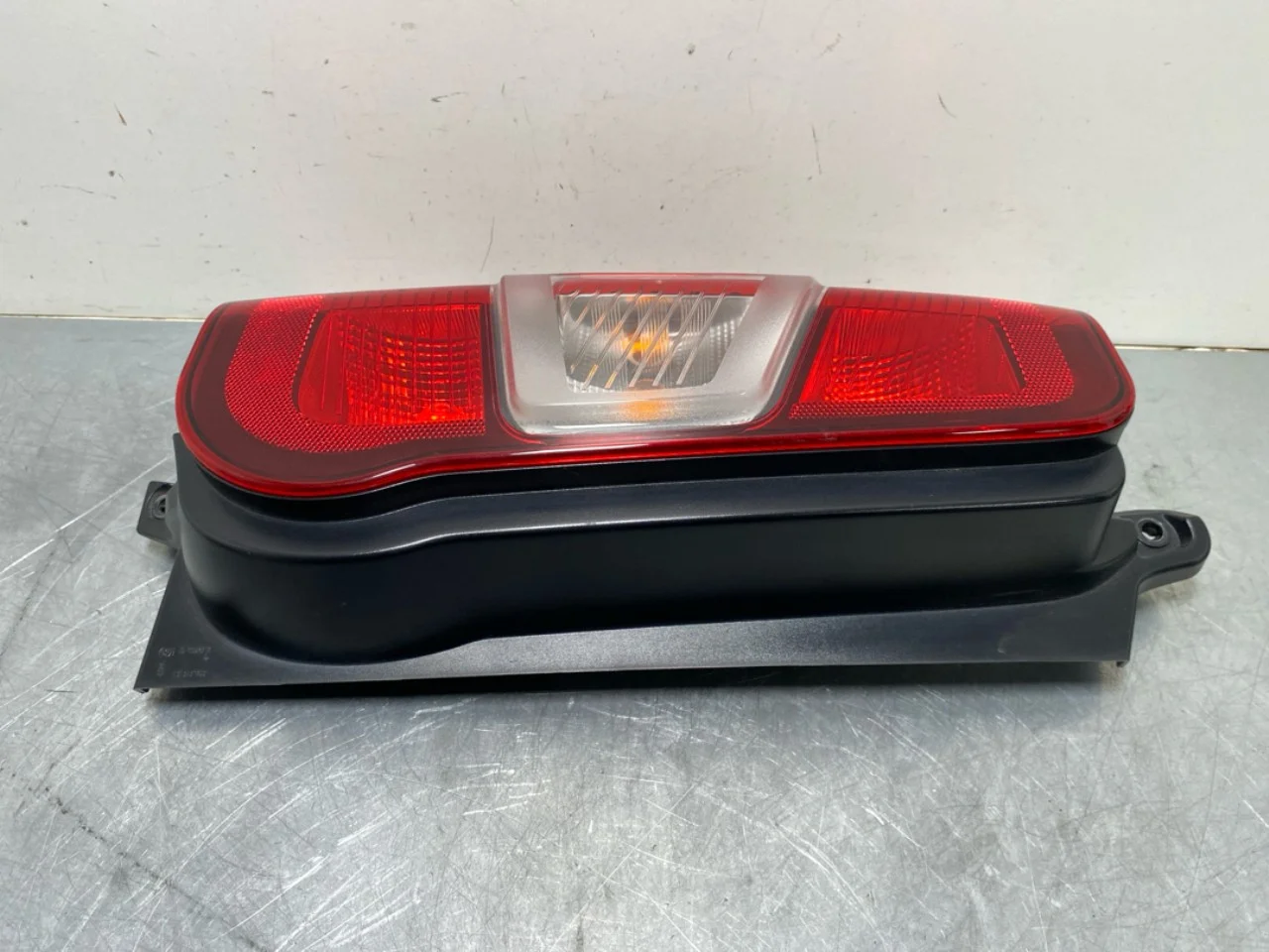 Opel / Vauxhall COMBO E 2019- Lampă spate stânga vedere 2