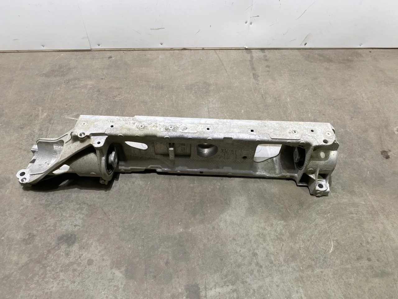 BMW X1/IX1 U11 2023- Engine mount, steel / aluminum