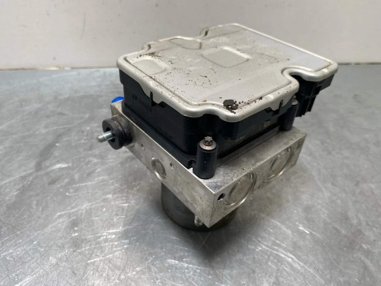 Opel / Vauxhall COMBO E 2019- ABS hydraulic unit view 2