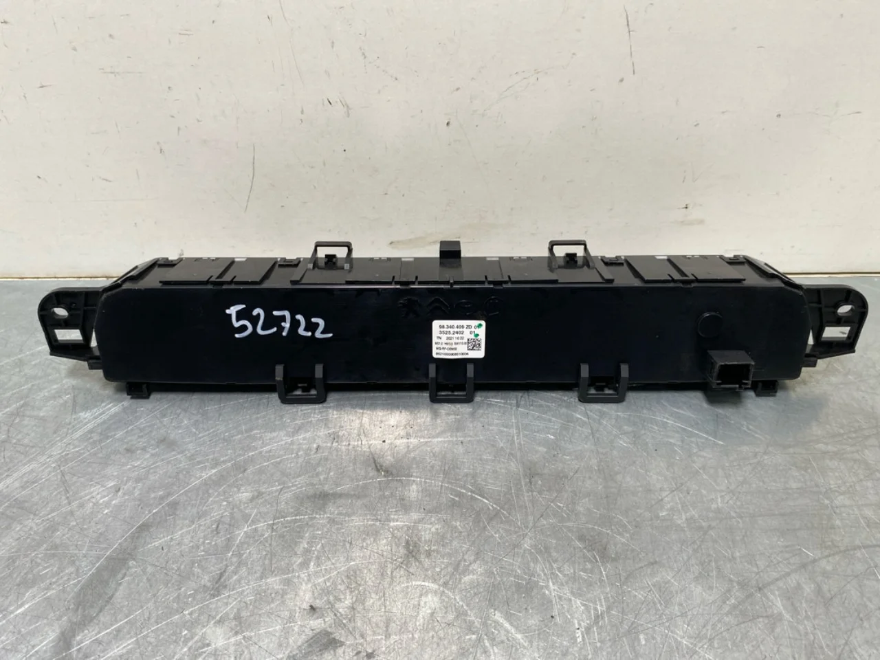 Opel / Vauxhall COMBO E 2019- Heater control unit view 2