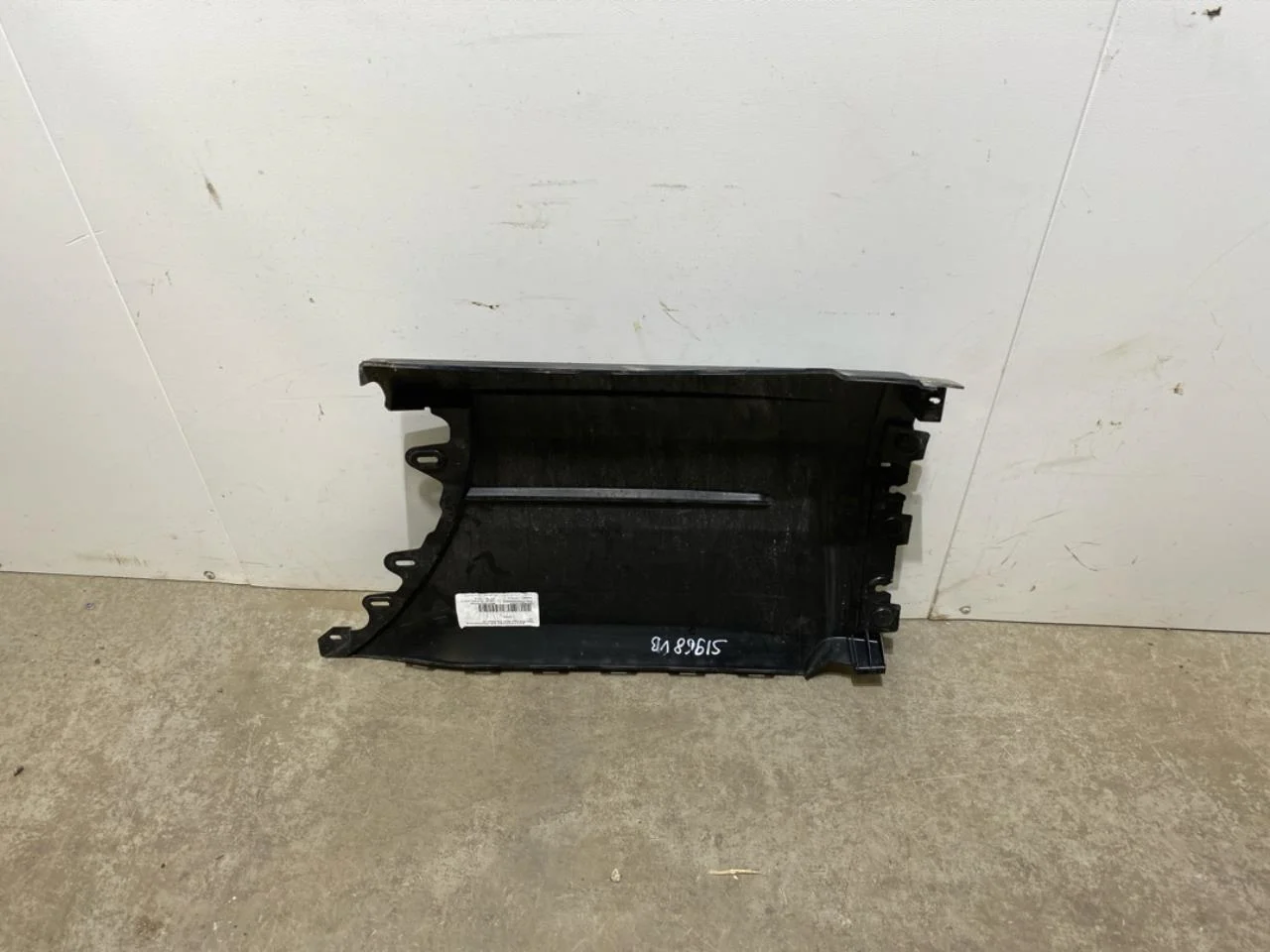 Ford E-TRANSIT 2022- Rear bumper section, left view 2