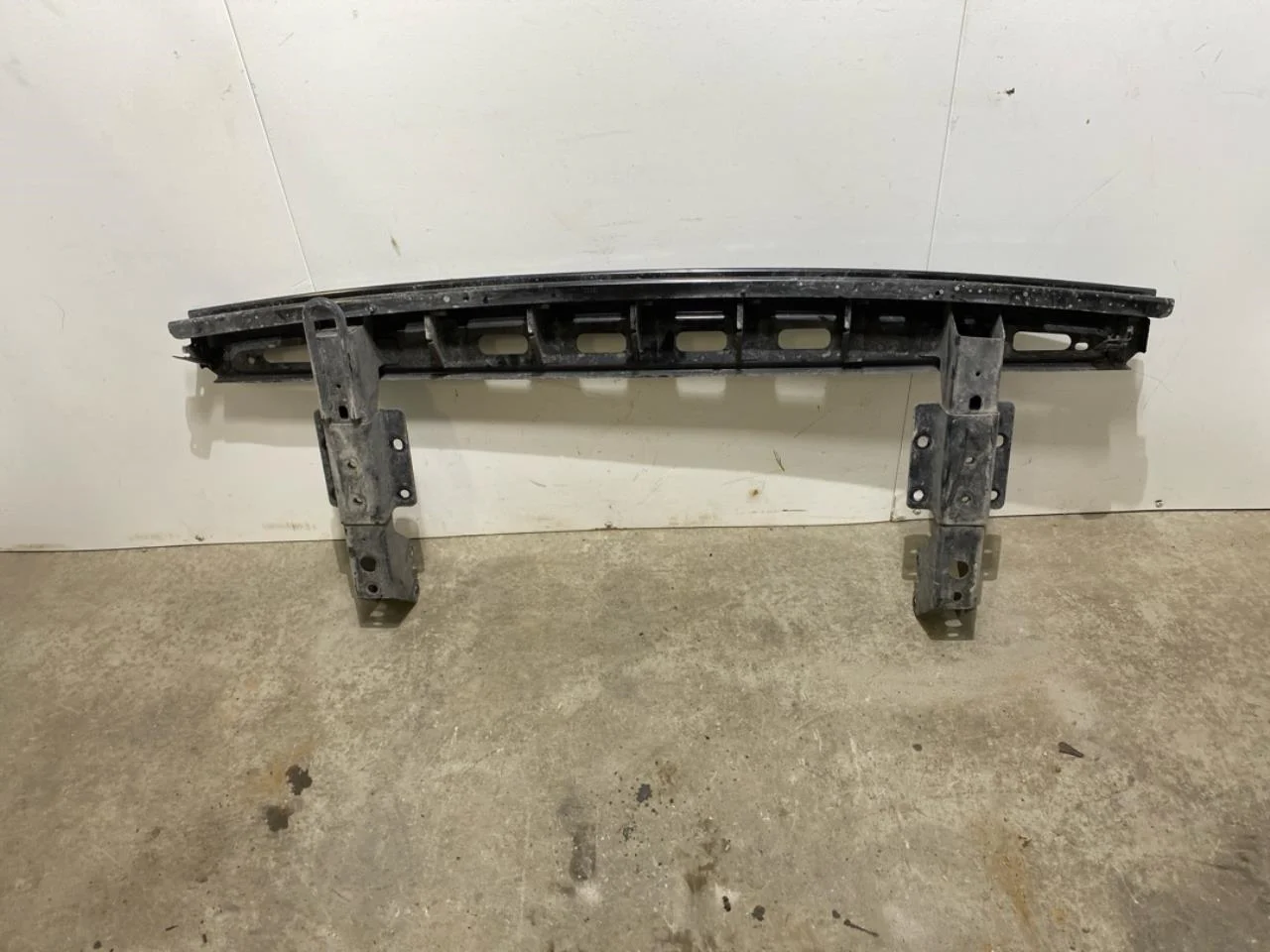 Ford E-TRANSIT 2022- Bumper reinforcement beam, rear view 2