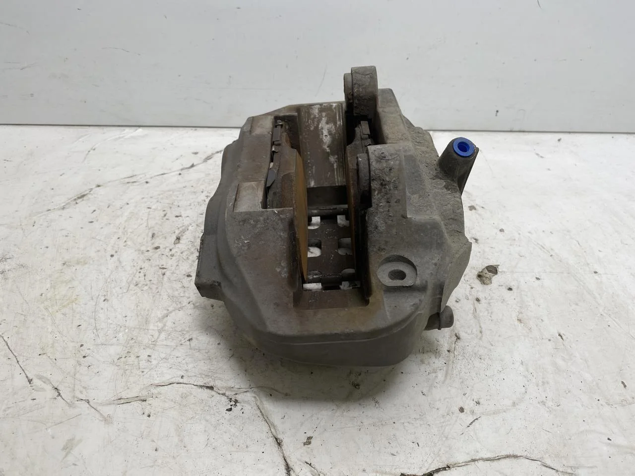 Mercedes EQC 2020- Front left brake caliper view 4