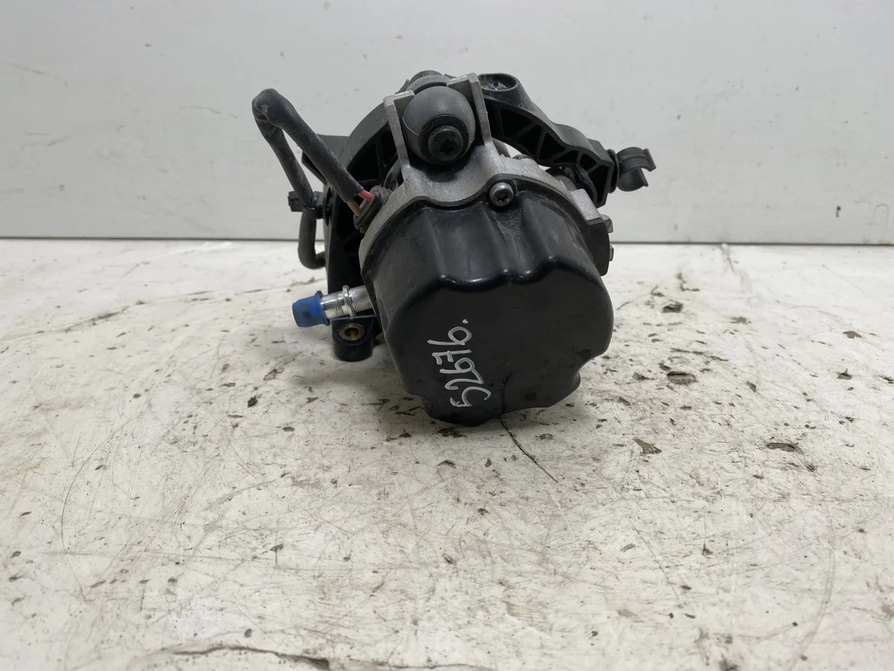 Mercedes EQC 2020- Vacuum pump view 2